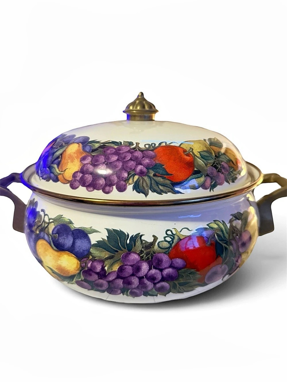 Cornucopia vintage enamelware covered casserole or Dutch oven